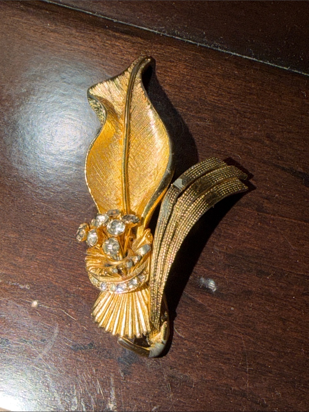 VINTAGE De Nicola Gold Floral Leaf Brooch with Clear Crystals